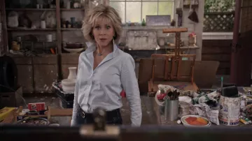 Blue necklace worn by Grace Hanson (Jane Fonda) as seen in Grace and Frankie S05E07