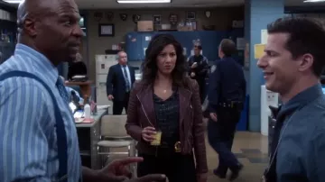 La camisa Kooples Print Cotton Blend usada por Rosa Díaz (Stephanie Beatriz) en Brooklyn Nine-Nine (S05E08)