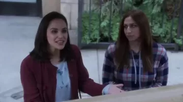Suéter Joie Eloisa Cashmere Butterfly usado por Amy Santiago (Melissa Fumero) en Brooklyn Nine-Nine (S05E13)