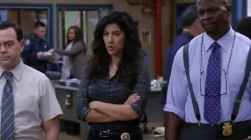 La camisa Kooples Print Cotton Blend usada por Rosa Díaz (Stephanie Beatriz) en Brooklyn Nine-Nine (S04E19)