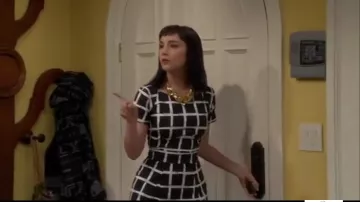French Connection Richie Paint Check Dress usado por Mandy Baxter (Molly Ephraim) en Last Man Standing (S04E06)