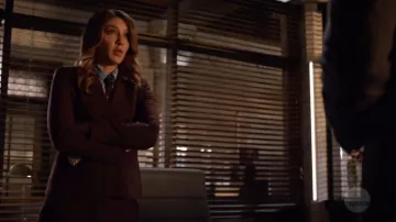 Le blazer marron Judith & Charles de Dinah Drake (Juliana Harkavy) dans Arrow S07E12