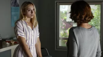 La robe chemise à rayures portée par Candice (Chloé Jouannet) dans Infidèle