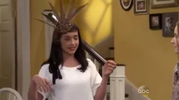 Sndro Exodus Top usado por Mandy Baxter (Molly Ephraim) en Last Man Standing (S04E10)
