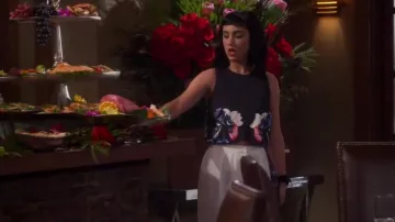 Keepsake The Other Side Scallop Crop Top worn by Mandy Baxter (Molly McCook) in Last Man Standing (S06E01)