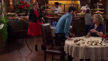 Halston Heritage Cutout Structured Fit and Flare Dress usado por Kristin Baxter (Amanda Fuller) en Last Man Standing (S06E01)