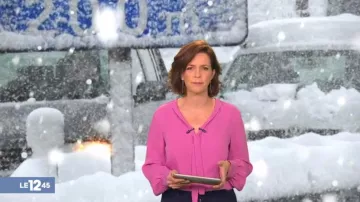 The Blouse with collar ascot rose of Nathalie Renoux in The 12:45 to M6 of the 03/02/2019