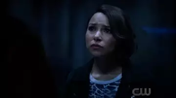 La veste en daim verte BLANKNYC de Nora West-Allen (Jessica Parker Kennedy) dans Flash S05E13