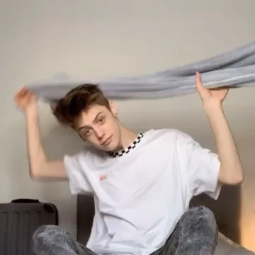 La camiseta blanca de Vans de Lucaas Bld en su cuenta de Instagram @Lucaasbld