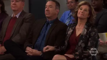 Alice + Olivia Macey Floral Blazer porté par Vanessa Baxter (Nancy Travis) dans le Dernier Homme Debout (S06E09)