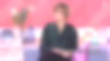 The striped shirt with ruffles Berenice of Faustine Bollaert in It starts today the 06.02.2019