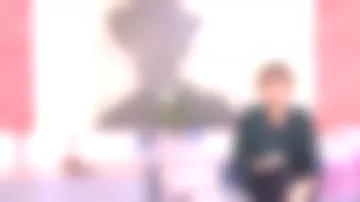 The blouse with stripes of Faustine Bollaert in It starts today 06/02/2019