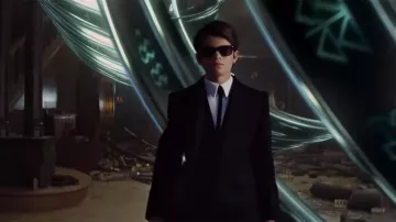 Ray-Ban Black sunglasses worn by Artemis Fowl II (Ferdia Shaw) in Artemis Fowl