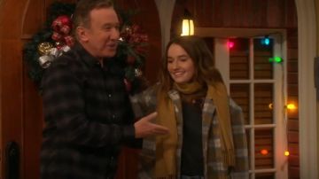 Urban Outfitters Ceinturée Dame Manteau porté par Eve Baxter (Kaitlyn Dever) dans le Dernier Homme Debout (S07E09)