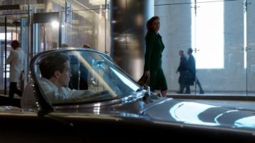 Burberry Green lace trench coat worn by Donna Paulsen (Sarah Rafferty) in Suits (S03E03)