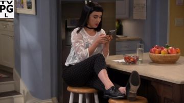 Zara Mid-Rise Skinny Trousers worn by Mandy Baxter (Molly McCook) in Last Man Standing (S06E17)