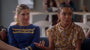 Rebecca Minkoff Bleu et Jaune Dépouillé Chandail porté par Nomi Segal (Emily Arlook) adultes-ish S02E07