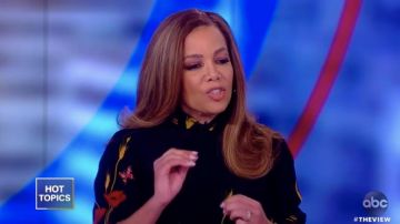 Valentino Floral Meadow Print Silk Crêpe de Chine Blouse worn by Sunny Hostin on The View February 6, 2019