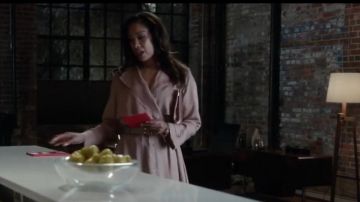 Lanvin Wrap front de piqué manteau porté par Jessica Pearson (Gina Torres) dans les Costumes (S04E01)