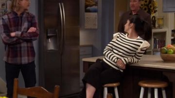 Baublebar Lourdes Tassel Earrings worn by Mandy Baxter (Molly McCook) in Last Man Standing (S06E21)