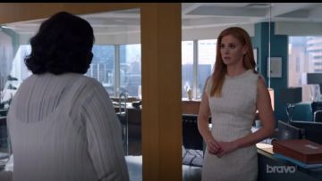 Alexander McQueen Cap Sleeve Tweed Pencil Dress usado por Donna Paulsen (Sarah Rafferty) en trajes (S08E08)