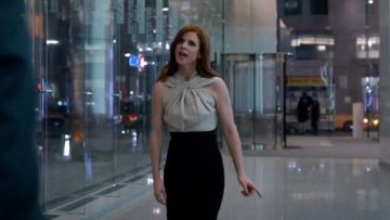 Lanvin Twist-Halter Robe Colorblock porté par Donna Paulsen (Sarah Rafferty) dans les Costumes (S04E03)