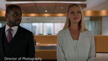 La blusa Row Petah en Light Mint usada por Samantha Wheeler (Katherine Heigl) en trajes (S08E11)