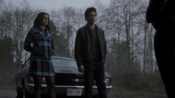 The coat plaid Topshop worn by Veronica Lodge (Camila Mendes) in Riverdale S03E12