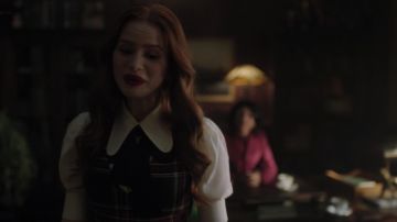 La blouse blanche à nœud Chloé de Cheryl Blossom (Madelaine Petsch) dans Riverdale S03E12