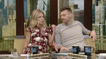Alice + Olivia Jenny à volants imprimé floral fil coupé en mousseline de soie robe maxi porté par Kelly Ripa sur le LIVE avec Kelly et Ryan 7 février 2019