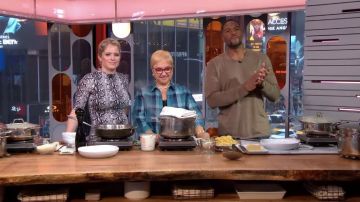 Alice + Olivia Delora Robe Ajustée porté par Sara Haines sur Good Morning America - Strahan et Sara