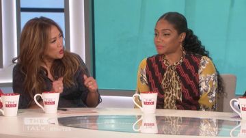 Alice et Olivia Dasha Mixte-Cravate Imprimée-Col à volants Robe portée par Tiffany Haddish sur Le Talk 6 février 2019