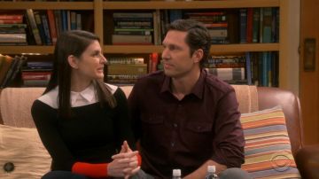 The black sweater and white red Karen Millen Marissa (Lindsay Kraft) in The Big Bang Theory S12E15