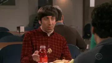 La chemise à carreaux marron Obey portée par Howard Wolowitz (Simon Helberg) dans The Big Bang Theory S12E15