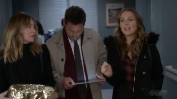 Bella Dahl Effilochés-Ourlet Côté du Bouton-Shirt porté par le Dr Jo Wilson (Camilla Luddington) dans grey's Anatomy S15E12
