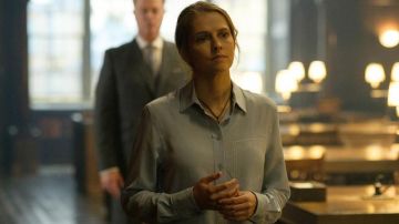 The dung blue Joseph worn by Diana Bishop (Teresa Palmer) in A Discovery of Witches S01E03