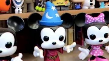 La figurine Funko Pop! de Mickey Magicien dans Fantasia de Modzii dans sa video LA PLUS GROSSE COLLECTION DE FIGURINES POP! DE FRANCE !