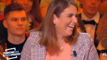 El collar de corazón de Valérie Bénaïm en Touche pas à mon poste del 04/02/2019