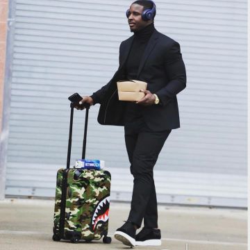 Zapatillas negras Alexander McQueen de Sony Michel en Instagram @flyguy2stackz