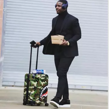 Le casque audio Beats by Dre de Sony Michel sur le compte Instagram @flyguy2stackz