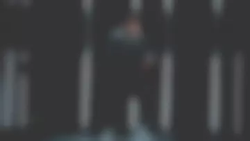Le pantalon réfléchissant Reflectiven  de Eddy de Pretto pour Les victoires de la musique 2019