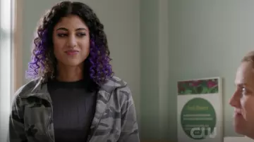 Topshop Pull Côtelé en Gris porté par Heather Davis (Vella Lovell) dans Crazy Ex-petite Amie S04E13