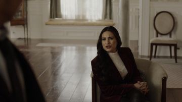 The blazer in velvet Theory worn by Crystal Jennings (Ana Brenda Contreras) in Dynasty S02E13