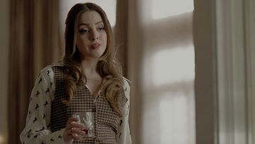 Le veston à carreaux Chloé de Fallon Carrington (Elizabeth Gillies) dans Dynastie S02E13