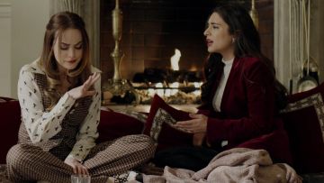 Le pantalon à carreaux Chloé de Fallon Carrington (Elizabeth Gillies) dans Dynastie S02E13