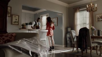 Les bottines à talons vernies Ellery portées par Fallon Carrington (Elizabeth Gillies) dans Dynastie S02E13