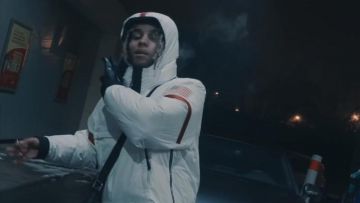 La doudoune Polo Sport portée par Zola dans sa vidéo Free­style Booska Ro­cket