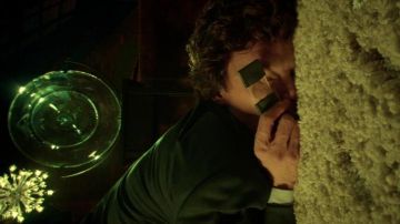 Pocket Magnifying Glass used by Sherlock Holmes (Benedict Cumberbatch) in Sherlock S03E02