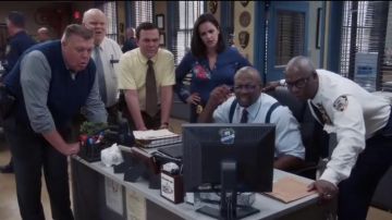 Blusa Joie Devitri usada por Amy Santiago (Melissa Fumero) en Brooklyn Nine-Nine (S05E10)