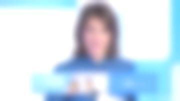 The blue shirt with embroidered Melanie Taravant in C to tell the 07/02/2019